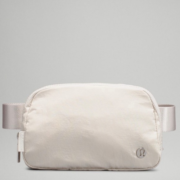 Lululemon 🤍 WHITE OPAL Everywhere Belt Bag - Picture 4 of 15